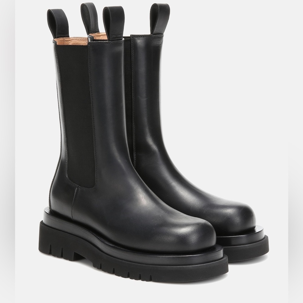 BOTTEGA VENETA Lug leather boots in Black